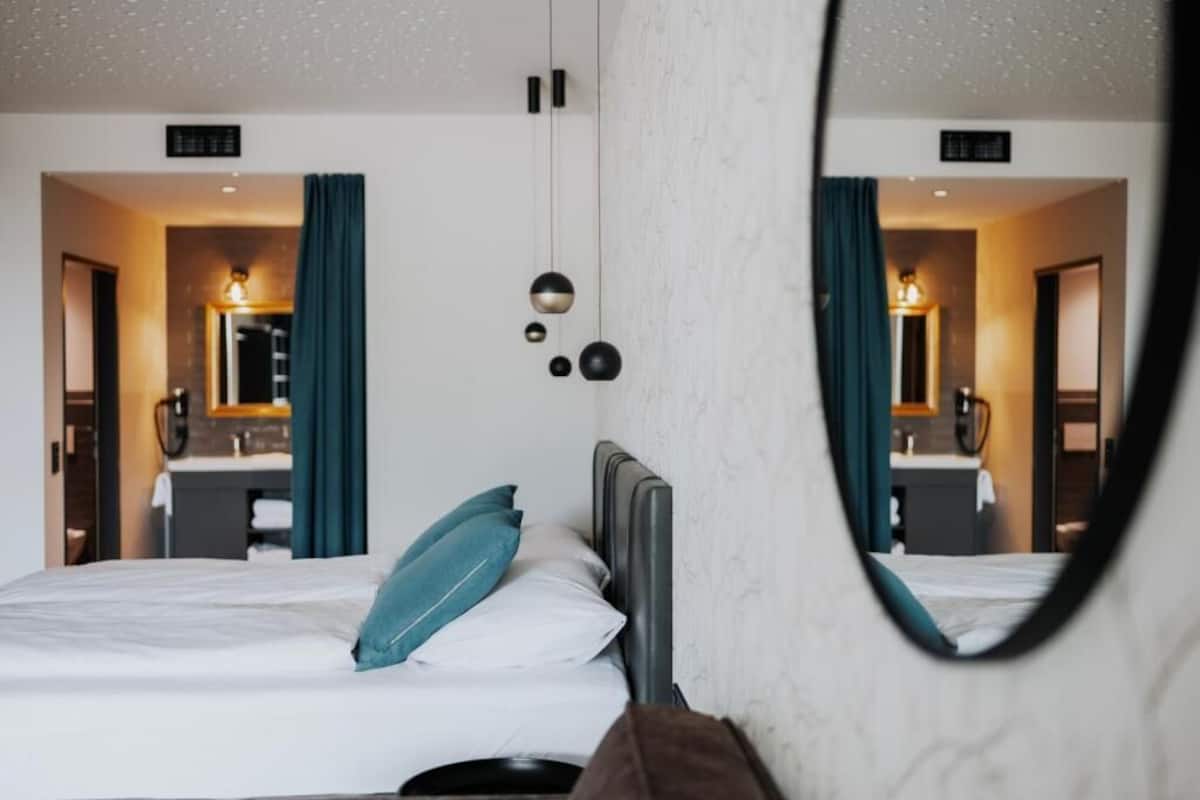 Caja fuerte, cortinas opacas, wifi gratis