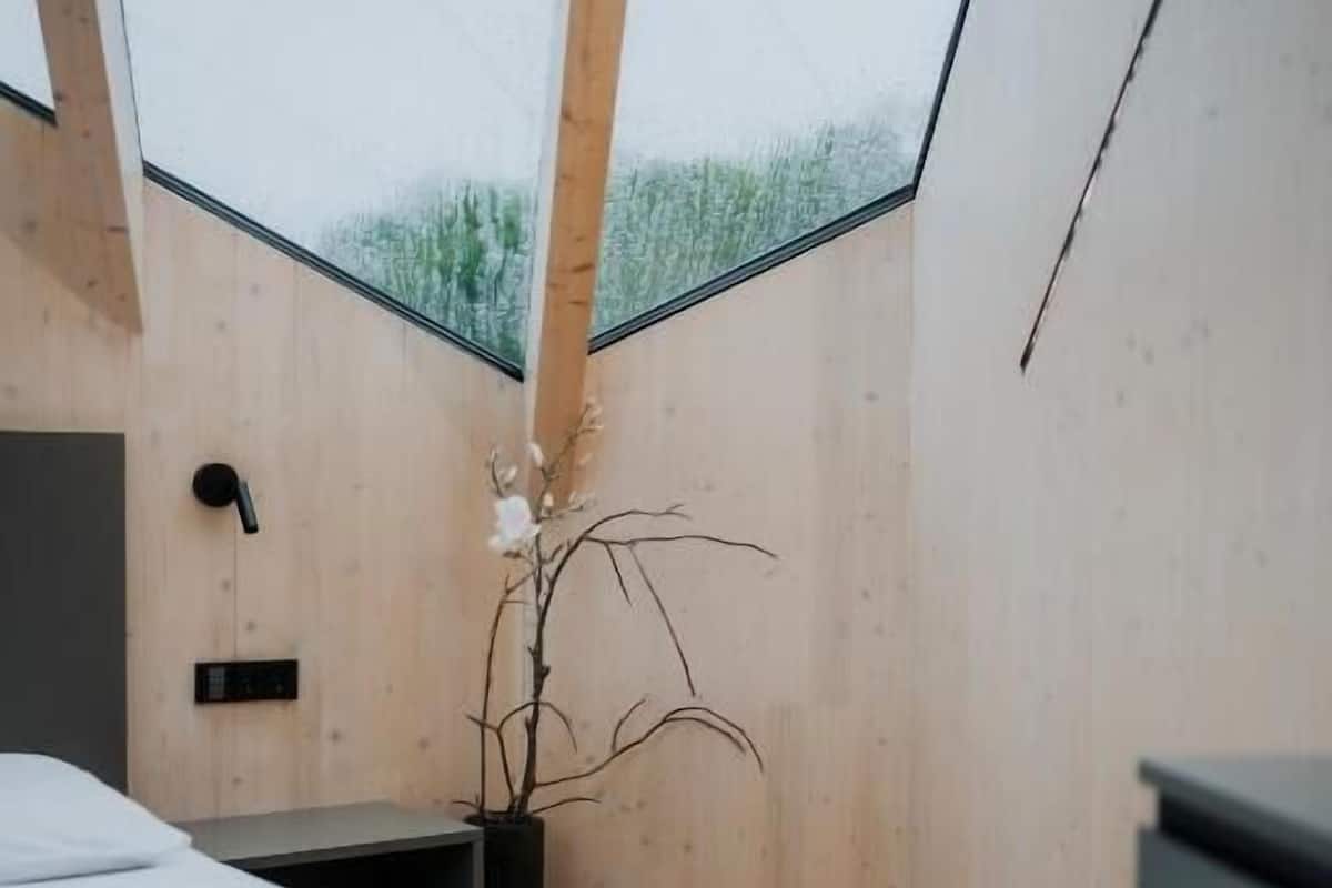 Caja fuerte, cortinas opacas, wifi gratis