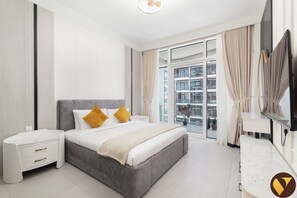 Apartemen Mewah, balkon, pemandangan kota | Setrika/meja setrika dan Wi-Fi gratis