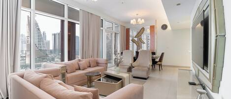 Luksusleilighet, balkong, byutsikt | Oppholdsområde