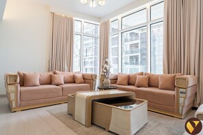 Apartemen Mewah, balkon, pemandangan kota | Area keluarga