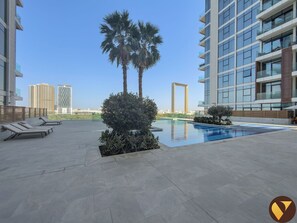 奢华公寓, 阳台, 城市景观 | 泳池 | 室外游泳池