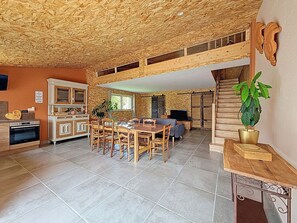 Interior - Welcome to l'Atelier! (Orée d'Anjou)