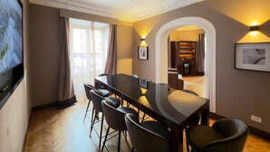 Căn hộ (6 Bedrooms) | Phòng ăn