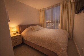 Iron/ironing board, free WiFi, bed sheets, wheelchair access - Luxury 2BR apartment with Stunning Views (San José, Nunciatura)