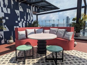 Outdoor dining - Luxury 2BR apartment with Stunning Views (San José, Nunciatura)