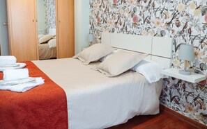 Iron/ironing board, WiFi, bed sheets