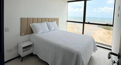Flat with ocean view, stylish, modern, comfortable, just steps from the beach. In Candeias
