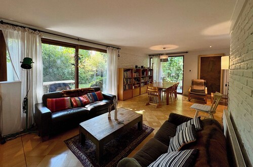 Near Cerro San Cristobal: House w/Garden & Parking