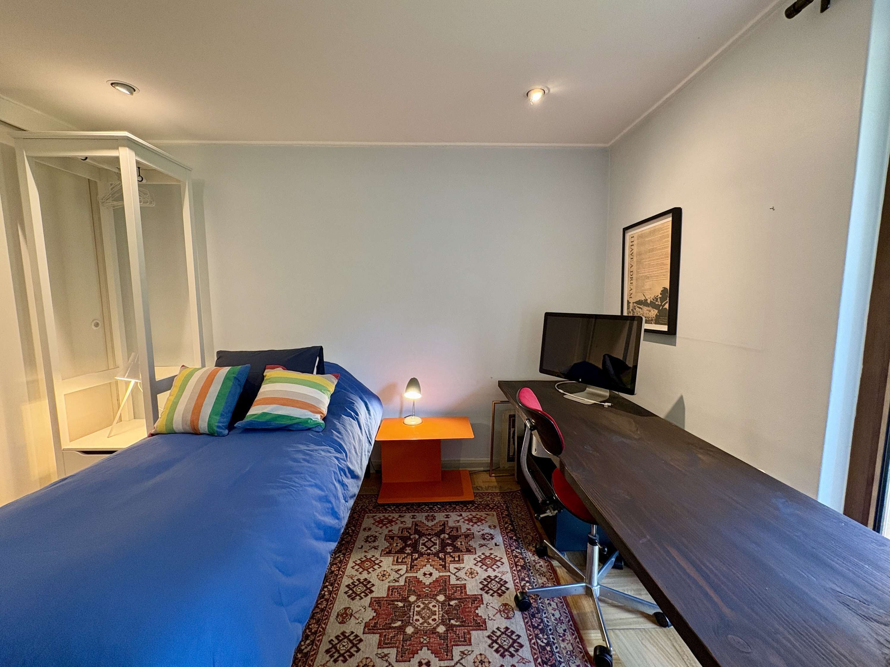 3 bedrooms, desk, iron/ironing board, travel crib