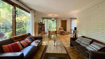TV, fireplace, stereo, offices