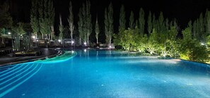 Piscine extérieure (ouverte en saison), cabanons gratuits