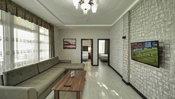 Habitación cuádruple, balcón, vistas al lago | Interior