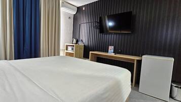 Double Room, Balcony, Garden View | In-room safe, blackout curtains, free WiFi