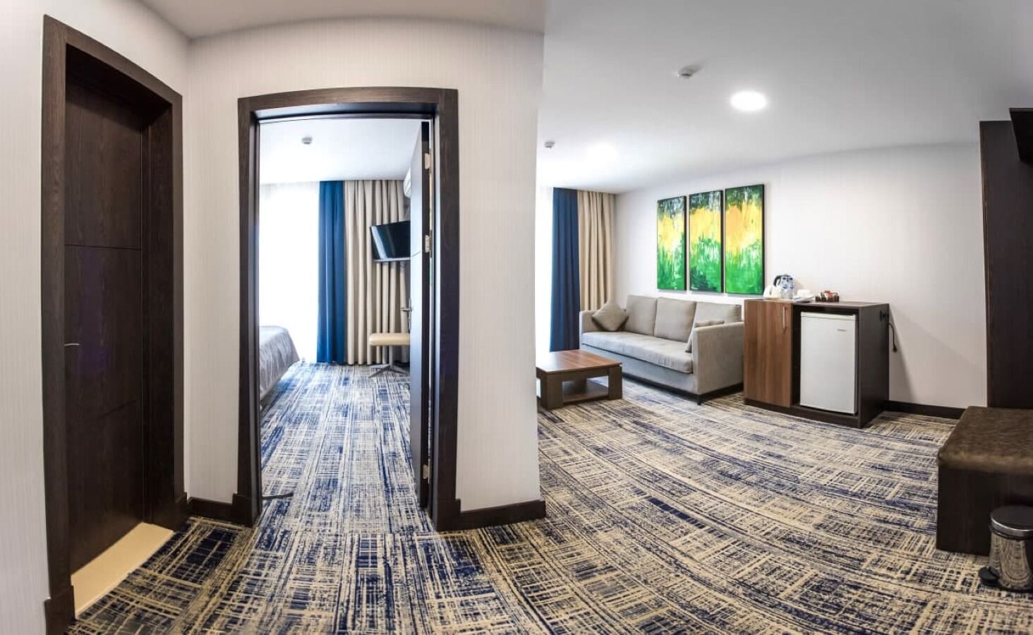 Zimmersafe, Verdunkelungsvorhänge, kostenloses WLAN