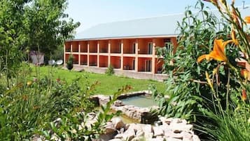 Kauden mukainen ulkouima-allas, ilmaisia cabañoita, aurinkovarjoja