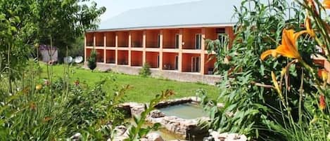 Seasonal outdoor pool, free cabanas, pool umbrellas