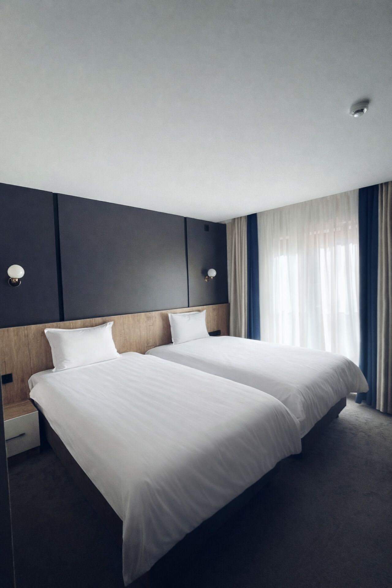 Zimmersafe, Verdunkelungsvorhänge, kostenloses WLAN