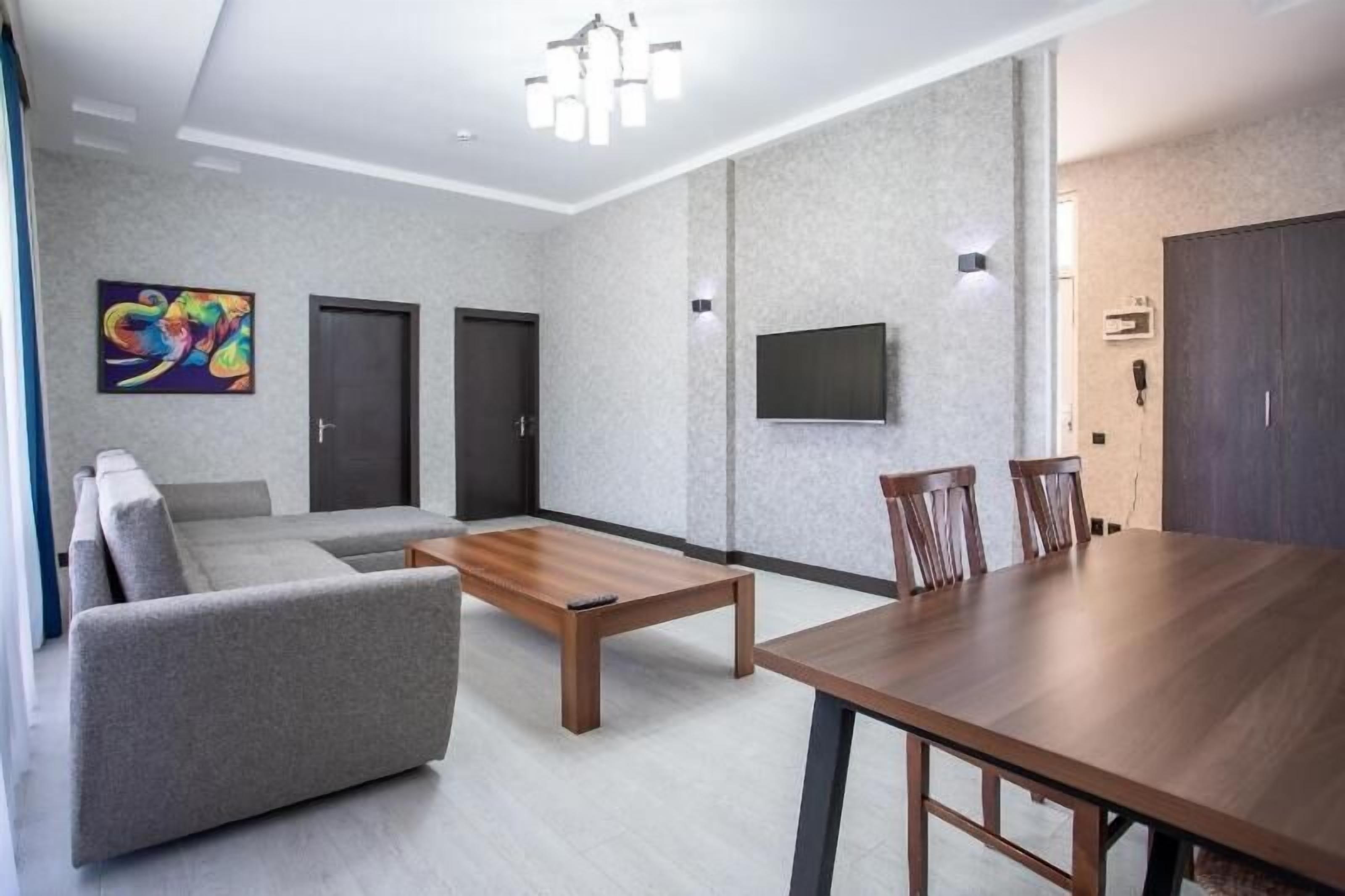 ห้องพักสำหรับสี่ท่าน, ระเบียง, วิวทะเลสาบ | บริเวณนั่งเล่น