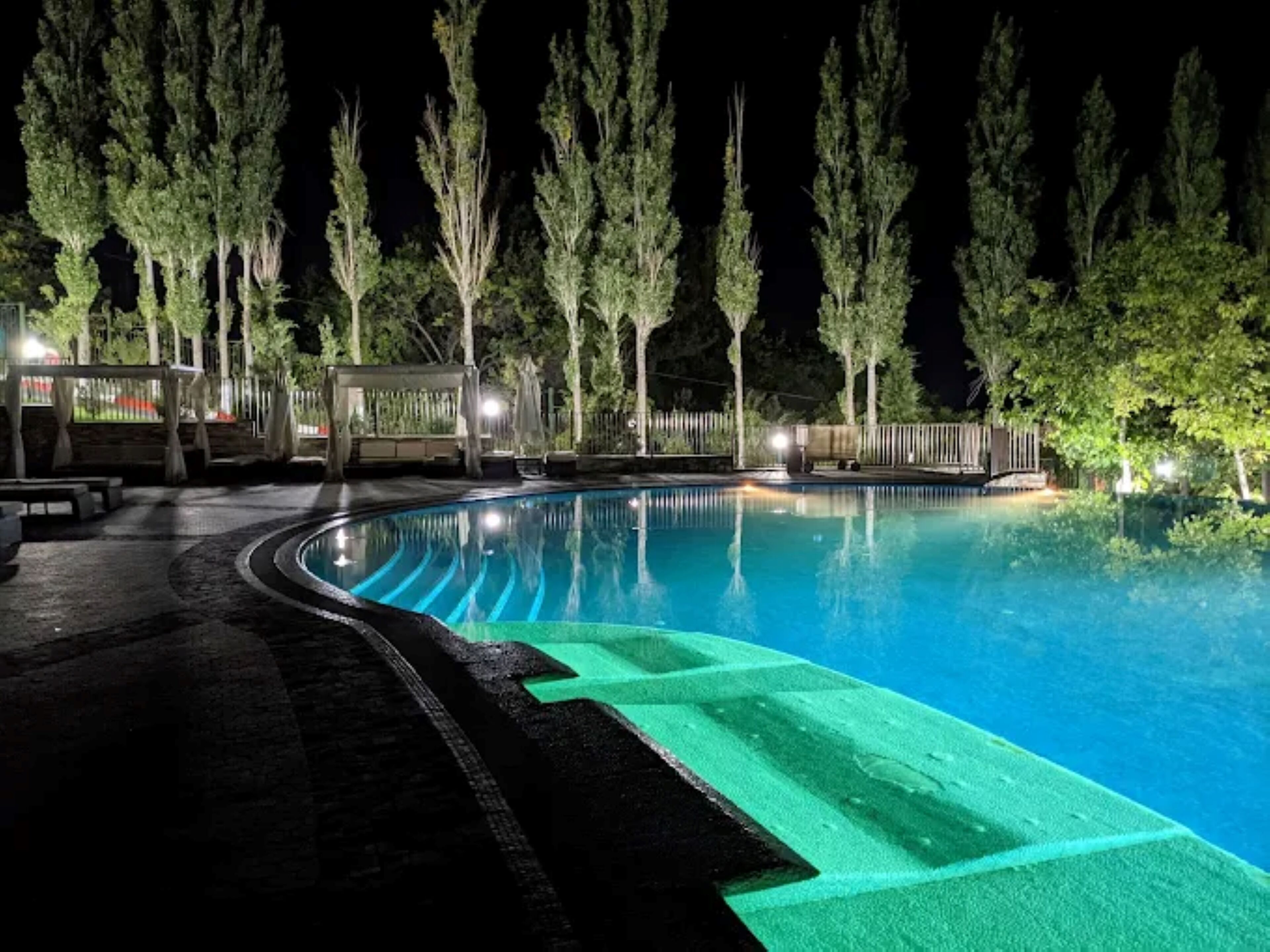 Seasonal outdoor pool, free pool cabanas, pool umbrellas