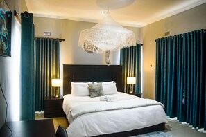 4 habitaciones, tabla de planchar con plancha, wifi y ropa de cama 