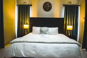 4 habitaciones, tabla de planchar con plancha, wifi y ropa de cama 