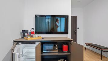 Deluxe-Studiosuite | Wohnbereich | Fernseher