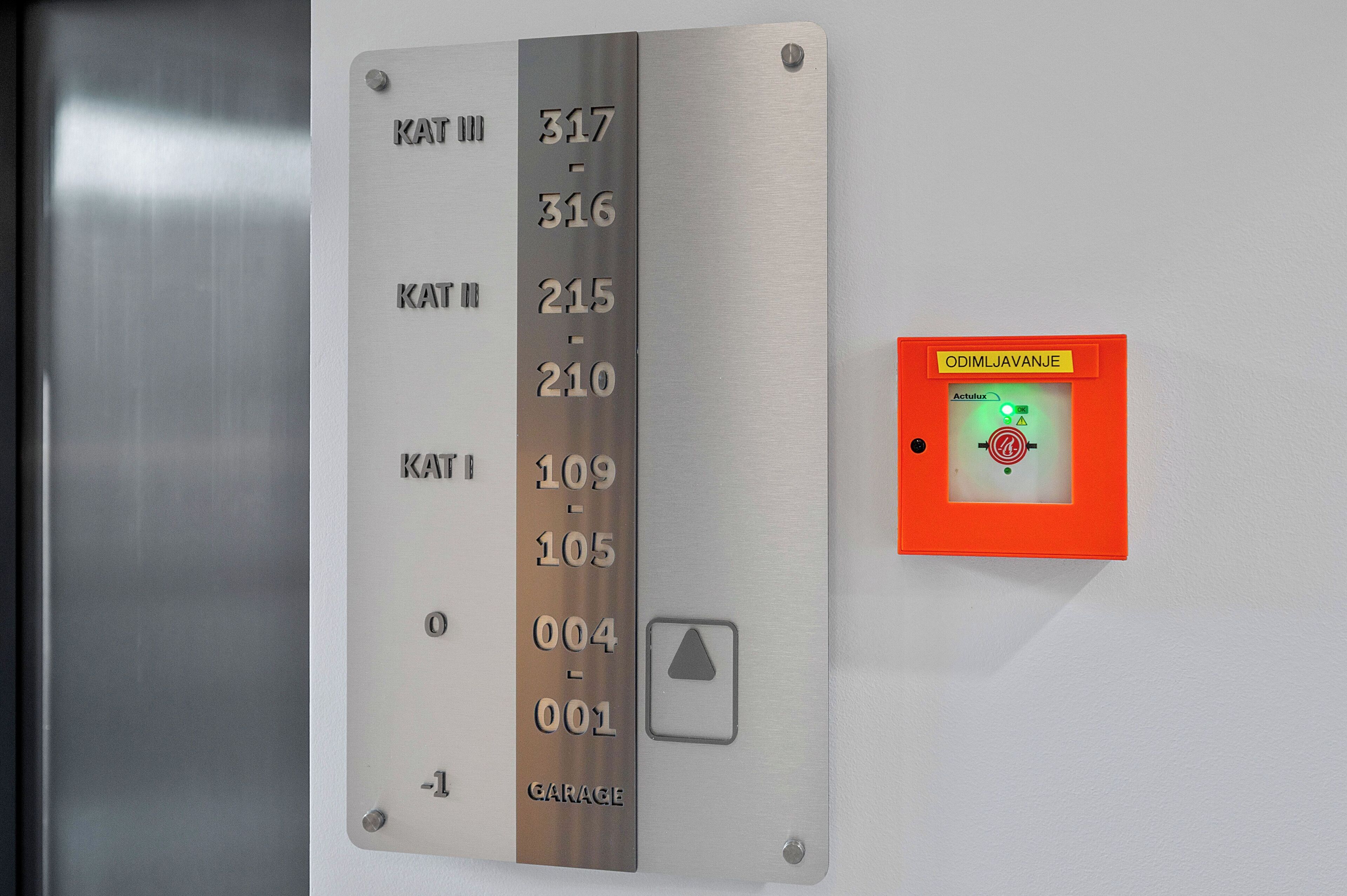 An elevator control panel with floor numbers and a garage indicator.