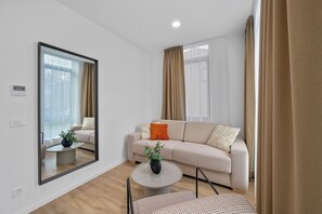 Exclusive Studio Suite | Living area | TV - Enjoy Suites & Apartments (Zagreb)