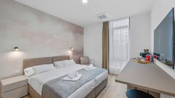 Classic dubbelrum - utsikt mot staden | Värdeförvaringsskåp på rummet, strykjärn/strykbräda och gratis wi-fi