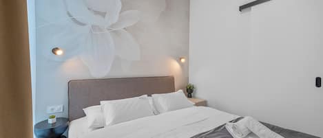 Suíte estúdio exclusiva | Cofres nos quartos, ferros/tábuas de passar roupa, Wi-Fi de cortesia