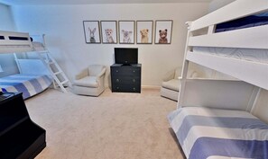 5 bedrooms, desk, free WiFi