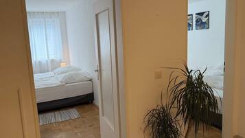 2 Schlafzimmer, Bügeleisen/Bügelbrett, Bettwäsche