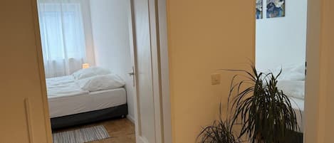 2 bedrooms, iron/ironing board, bed sheets