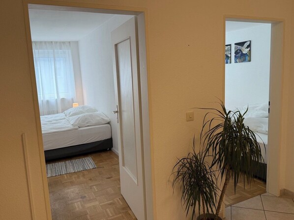 2 Schlafzimmer, Bügeleisen/Bügelbrett, Bettwäsche