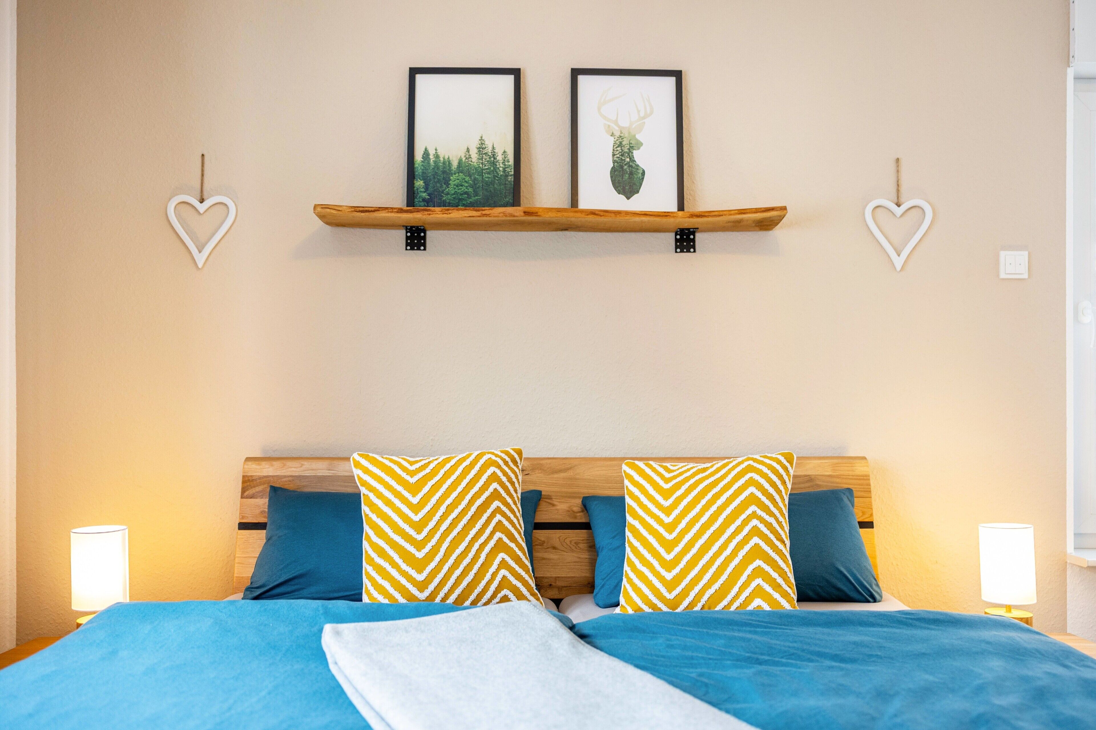 WiFi, bed sheets