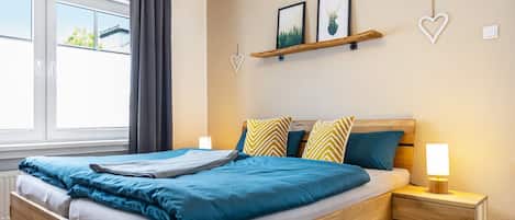 WiFi, bed sheets