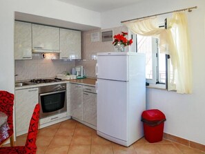 Fridge, oven, stovetop, cookware/dishes/utensils - One Bedroom Apartment with Balcony (Vinišće)