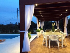 Outdoor dining - Villa Reina in Vinišće (Vinišće)