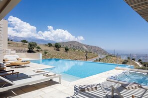 Piscine extérieure, piscine chauffée