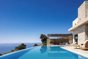 Piscine extérieure, piscine chauffée