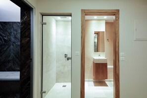 Shower, hair dryer, towels, soap - Melampes Villa, Seaview Escape, Heated Pool & Spa (Rethymno)