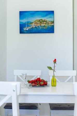 Dining - Five Bedroom House with Jaccuzi (Slatine)