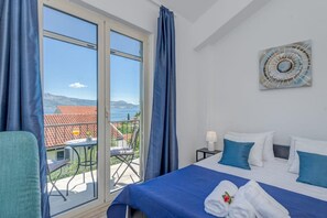 5 bedrooms, iron/ironing board, WiFi, bed sheets - Five Bedroom House with Jaccuzi (Slatine)