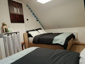 2 slaapkamers, een strijkplank/strijkijzer, wifi, beddengoed