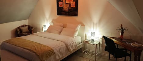 2 عدّة غرف نوم ومكواة/لوح كي وواي فاي وملاءات أسرّة