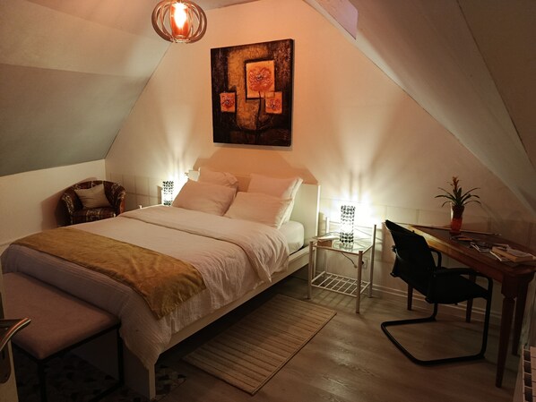 2 chambres, fer et planche à repasser, Wi-Fi, draps fournis