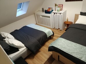2 bedrooms, iron/ironing board, WiFi, bed sheets