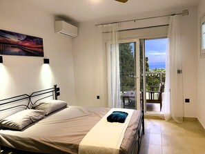Iron/ironing board, WiFi, bed sheets - Sea panoramic view apartment 2nd floor of a villa 15 min walk to the beach (Corfou)