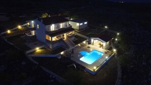 Exterior - Four Bedroom Villa with Pool (Lećevica)